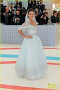 penelope-cruz-princess-glow-at-met-gala-2023-09.jpg