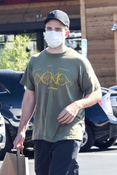Robert Pattinson - Out in Los Angeles 10/08/2023