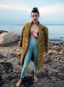 Margaret Qualley nude (12).jpeg