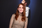 Julianne+Moore+Dear+Evan+Hansen+Los+Angeles+kCaZkASGcEJx.jpg