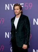 Jake+Gyllenhaal+Lost+Daughter+Red+Carpet+Afterparty+ku-Se5a9jG2x.jpg