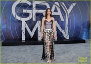 chris-evans-ana-de-armas-ryan-gosling-gray-man-premiere-02.jpg