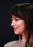 Dakota+Johnson+Lost+Daughter+UK+Premiere+65th+uKRAVEXmYp-x.jpg