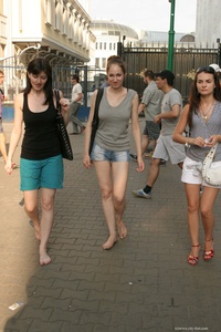 Permanent Link to City Feet – Alexandra – Olga A – 2011 04 02 Two girls in the center of Moscow