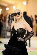 jessica-chastain-channel-karl-lagerfeld-met-gala-pics-11.jpg