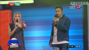 Laurita.Fernandez.Vestido.Negro.Tajo.Descuido.Combate.1080P-Colitaz.03.jpeg