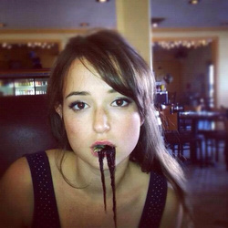 Milana Vayntrub (10).jpeg