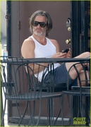 chris-pine-spotted-in-tank-top-and-shorts-05.jpg
