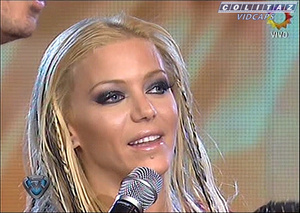 Evangelina.Aderson.Bailando.2008.Pollerita.Remera.Mojada.SD.60FPS-Colitaz.08.jpeg