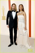 zoe-saldana-sigourney-weaver-oscars-01.jpg
