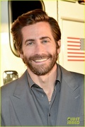 jake-gyllenhaal-ambulance-la-premiere-08.jpg