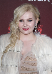 Abigail Breslin - Page 2 MELZUO3_t