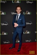 tom-hiddleston-loki-team-nyc-05.jpg