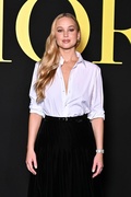 jennifer-lawrence-at-dior-fashion-show-at-paris-fashion-week-09-26-2023-1.jpg